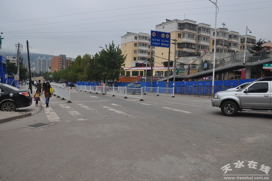 早餐摊点清理后的师院路南端路口.jpg
